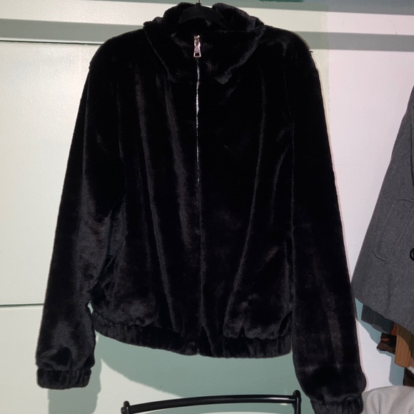 Women's Black Fur Jacket - Picture 2 of 4